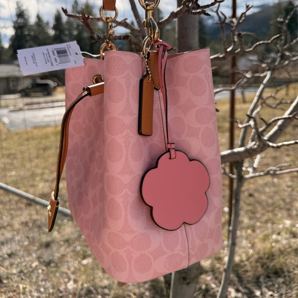 Powder Pink Coach rowan bucket bag - Picture 2 of 3